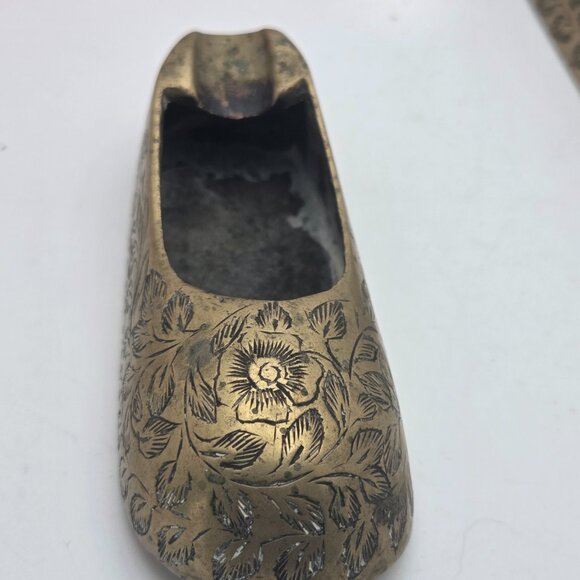 Vintage 1970s Brass Slipper Shoe Ashtrays Etched Brass Made in India MCM - Picture 2 of 16